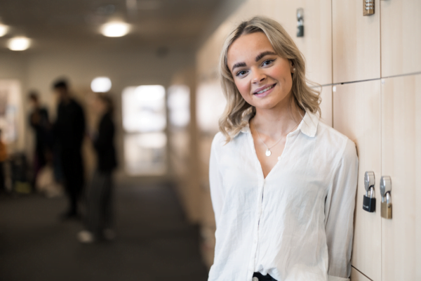 Ella Maj berättar om sin tid på NTI Handelsgymnasium.
