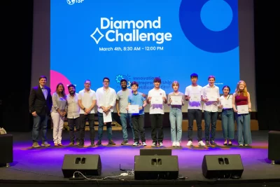 Diamond challenge på scenen.