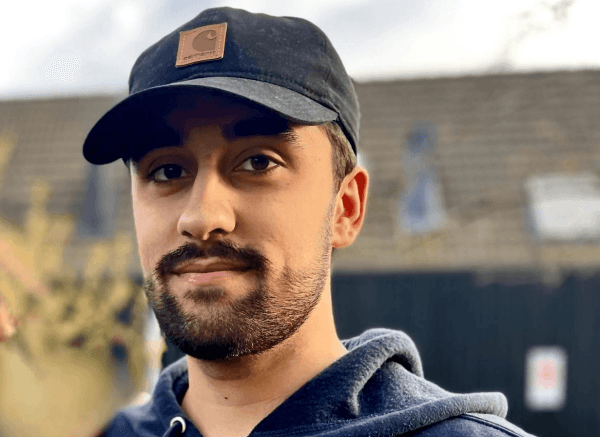 Alumn Elias.