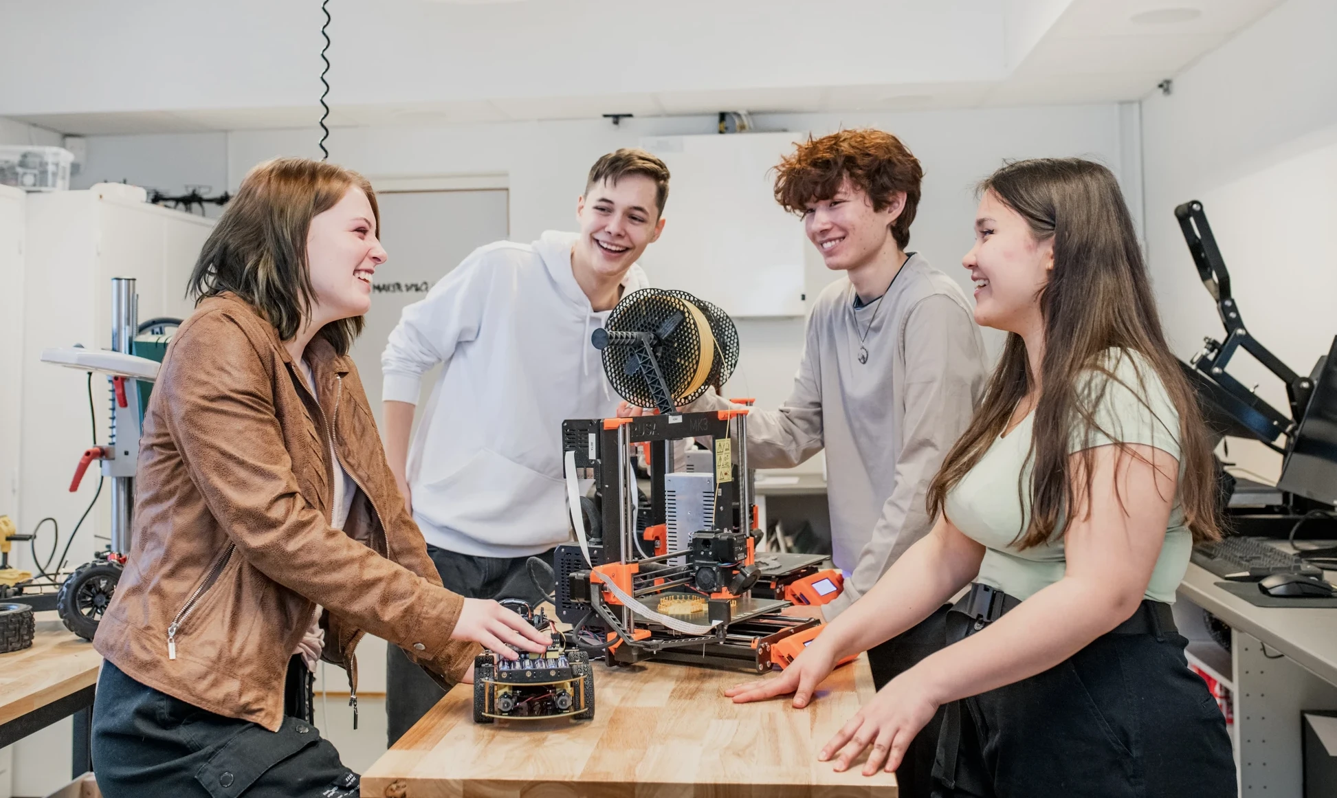 Elever i makerspace.